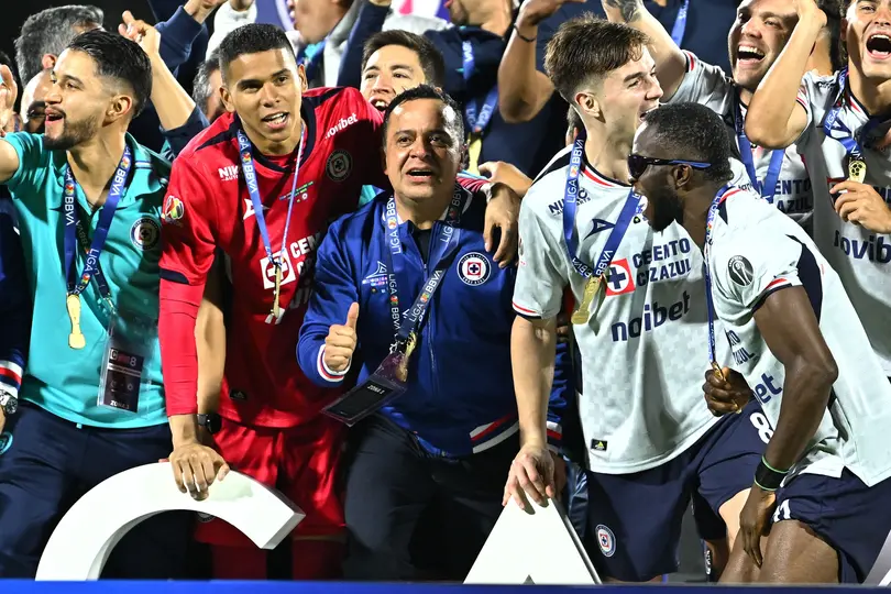 Víctor Velázquez tras la obtención de la Décima con Cruz Azul | MEXSPORT