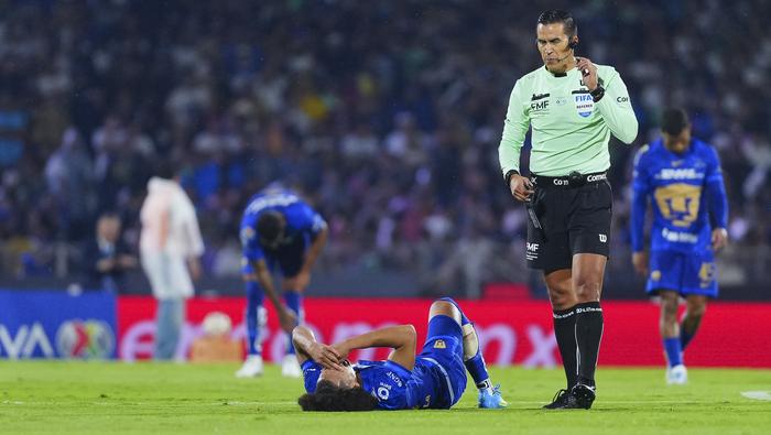 Carrasquilla lesionado en el partido de Vuelta ante Cruz Azul | IMAGO7