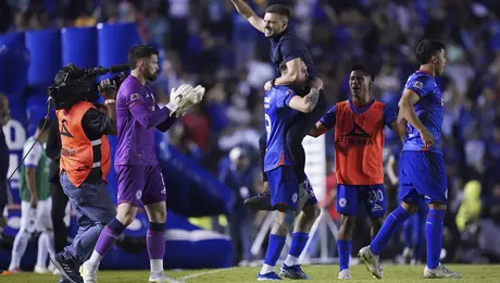 ¡Se acuerda de Anselmi! Rotondi le "dedica" la Décima de Cruz Azul al técnico argentino
