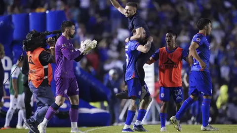 ¡Se acuerda de Anselmi! Rotondi le "dedica" la Décima de Cruz Azul al técnico argentino