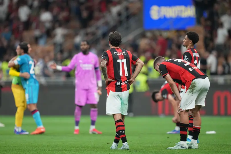 Jugadores de AC Milan en lamento tras derrota contra Cagliari en Serie A | AP