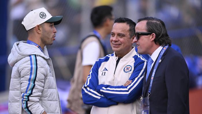 Víctor Velázquez previo al inicio de la Final de Vuelta entre Cruz Azul y Pumas | MEXSPORT