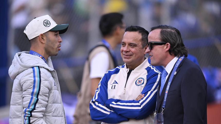 Víctor Velázquez previo al inicio de la Final de Vuelta entre Cruz Azul y Pumas | MEXSPORT