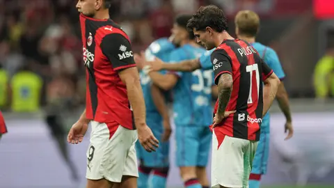 Jugadores de AC Milan en lamento tras derrota contra Cagliari en Serie A | AP