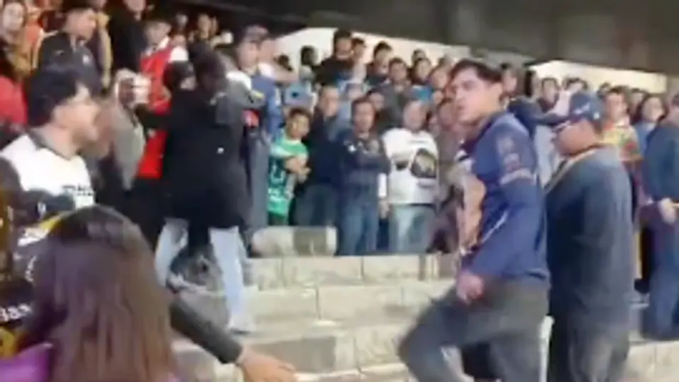 Afición de Pumas en las gradas l CAPTURA SACADA DE IMAGEN