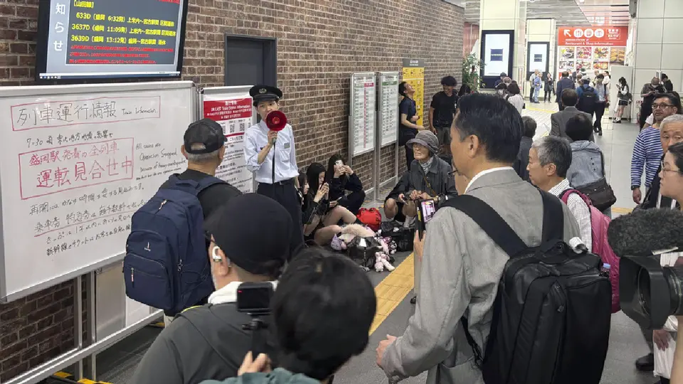 Las autoridades japonesas están revisando sus medios de comunicación y edificios / AP