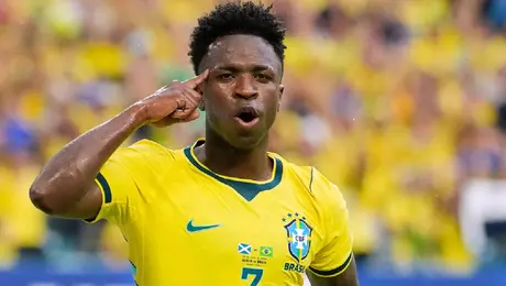 Vinicius Jr. llena de elogios a Carlo Ancelotti tras brillar con Brasil