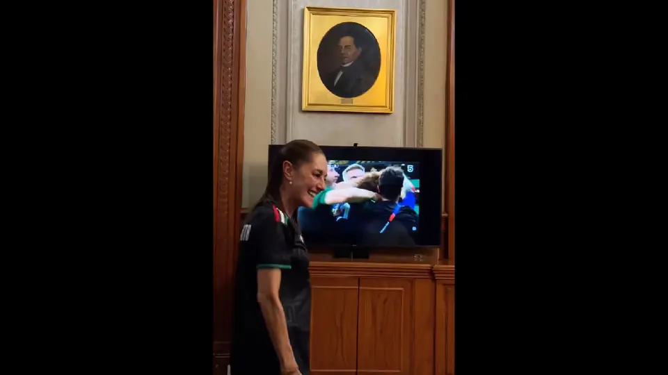 Desde Palacio Nacional, la presidenta Claudia Sheinbaum siguió el partido de México / Especial