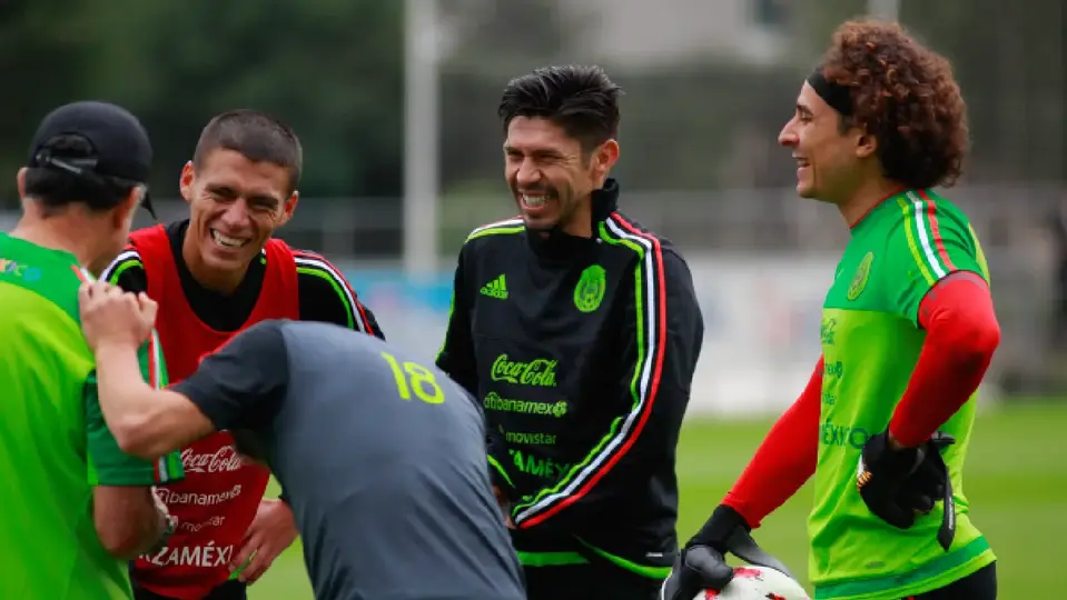 Oribe Peralta y Guillermo Ochoa | IMAGO7