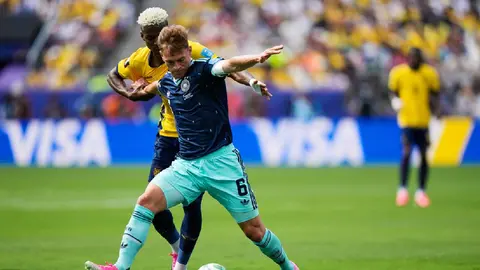 Joshua Kimmich y Nilson Angulo | AP