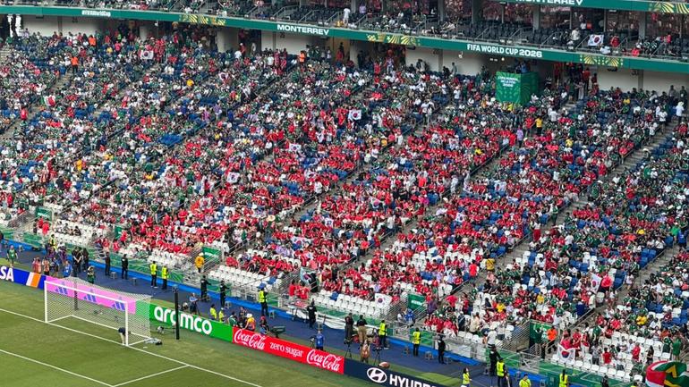 Aficionados de Chequia en el Estadio Ciudad de México | Ricardo Olivares