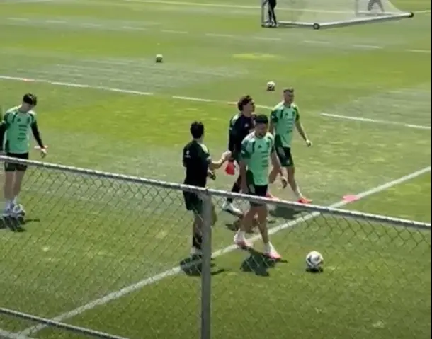 Jugadores de la selección se burla con la prensa en entrenamiento | Captura de pantalla