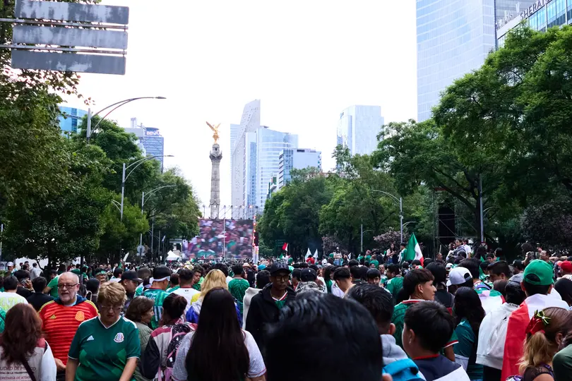 Casi un millón de personas se dieron cita en el Ángel de la Independencia para celebrar el triunfo de México ante Chequia | MEXSPORT