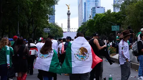 ¡La lluvia no los detuvo! Casi un millón de aficionados celebraron la victoria de México sobre Chequia