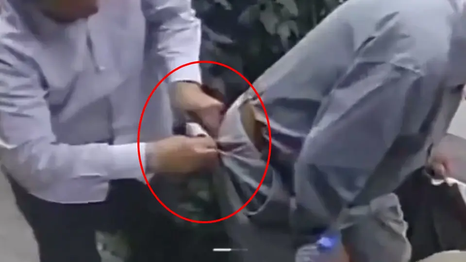 Al final, logran desabrochar su bolsa y sacan su cartera para luego retirarse cada quien para su lado / Especial
