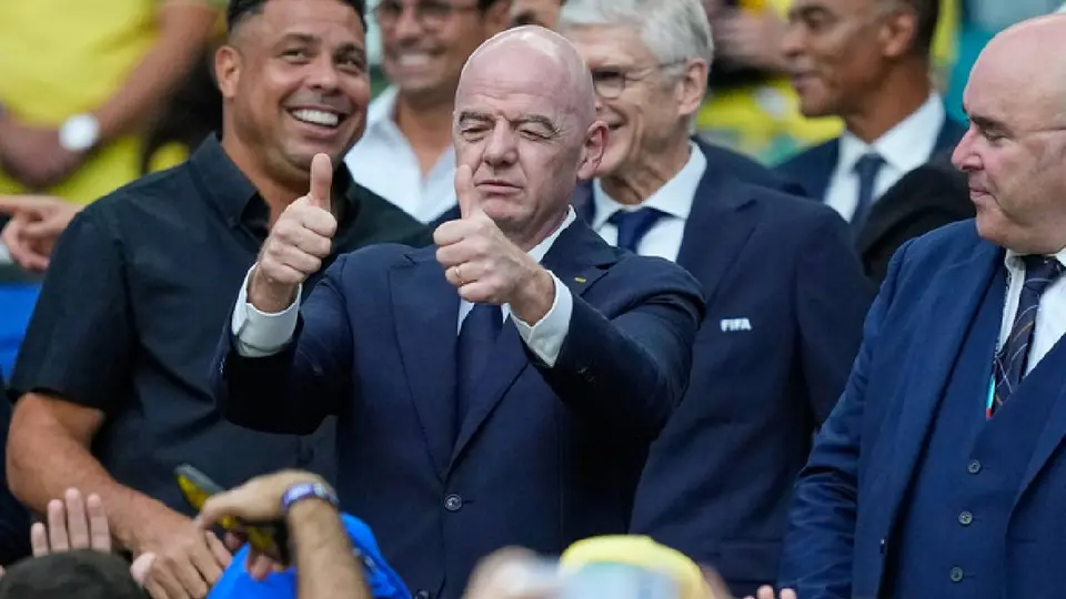 "Un logro increíble": Gianni Infantino se rinde ante Guillermo Ochoa por su sexta participación en un Mundial