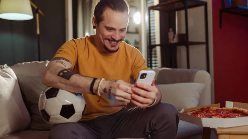 Las autoridades exhortaron a los aficionados a reforzar medidas de seguridad en línea durante la Copa Mundial 2026. / iStock