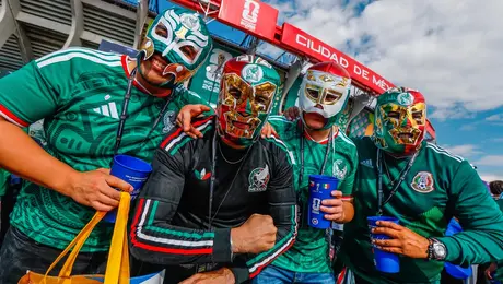 ¡Nadie se lo quiere perder! Desde Alejandro Speitzer hasta Roberto Gómez Fernández presentes para el juego de México