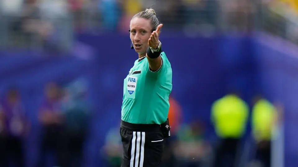 Tori Penso, arbitra del Ecuador vs Alemania | AP