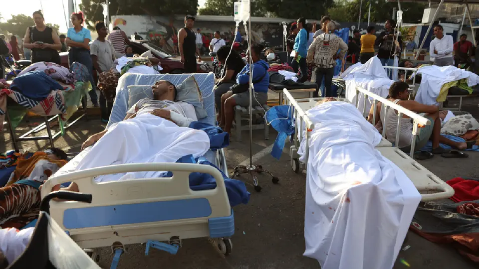 México mandó ayuda médica y de rescate para apoyar las labores en Venezuela / AP
