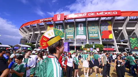 Aficionados de México entrando al Estadio Ciudad de México previo al juego ante Chequia | MEXSPORT