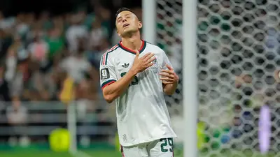 ¡Tuvo el gol! Roberto Alvarado y su increíble falla ante Chequia