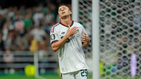 ¡Tuvo el gol! Roberto Alvarado y su increíble falla ante Chequia