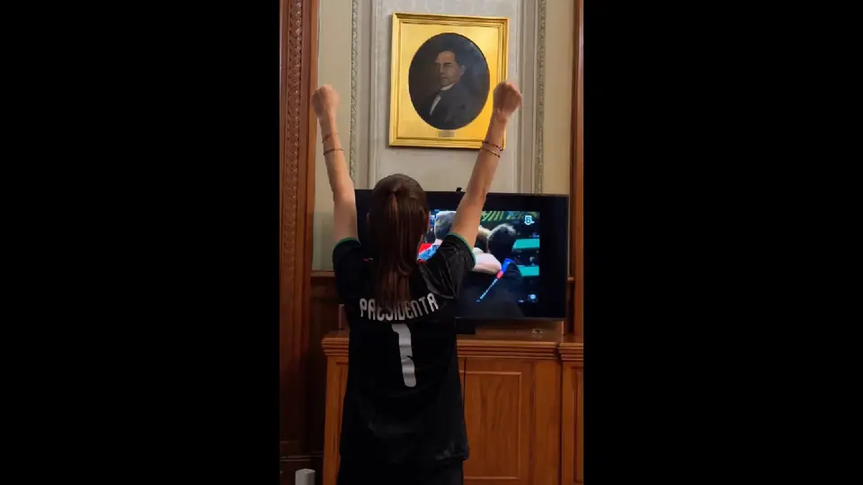 La Presidenta siguió el encuentro por la señal de Televisa / Especial