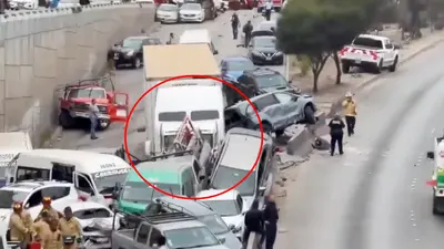 VIDEOS: Tráiler sin frenos provoca carambola con más de 20 vehículos en Tijuana
