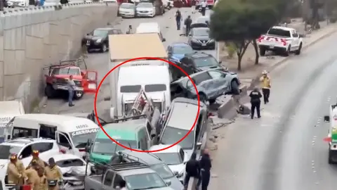 VIDEOS: Tráiler sin frenos provoca carambola con más de 20 vehículos en Tijuana