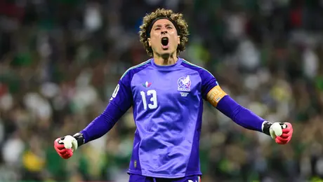 Guillermo Ochoa entra de cambio contra Chequia y hace historia en la Copa del Mundo