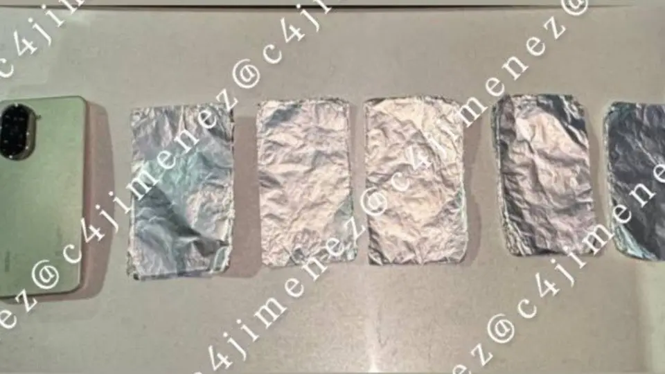 El celular fue encontrado envuelto en papel aluminio. / @c4jimenez