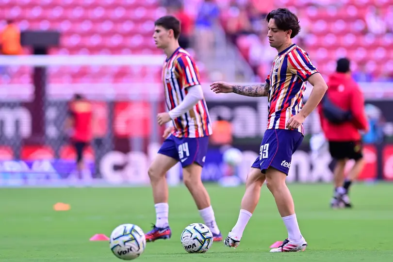 Jugadores de Chivas en calentamiento | Mexsport