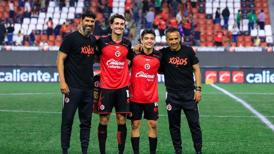¡Hijo de tigre! Gilberto Mora, feliz de compartir vestidor con su papá
