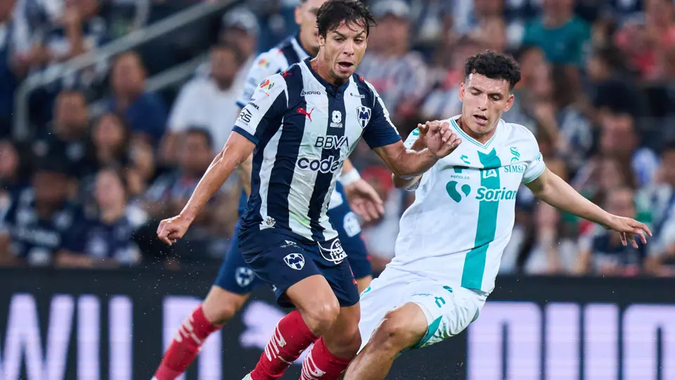 Óliver Torres resta importancia a falla del avión de Rayados: “No pasa nada”