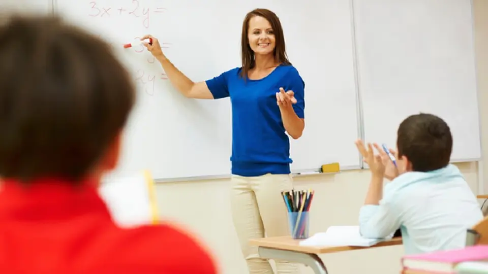 El aumento salarial anunciado permitirá que los trabajadores de la educación reciban mayores ingresos / Magnific