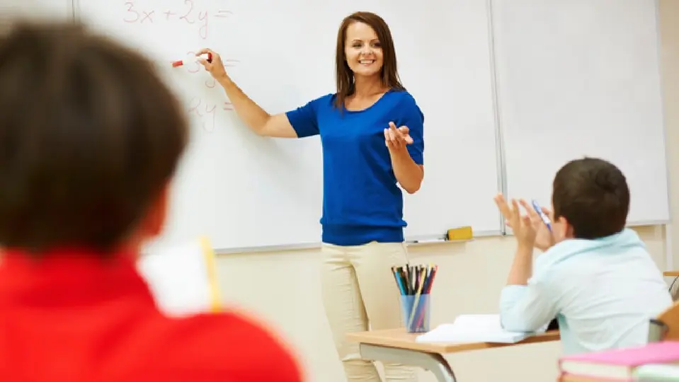 El aumento salarial anunciado permitirá que los trabajadores de la educación reciban mayores ingresos / Magnific