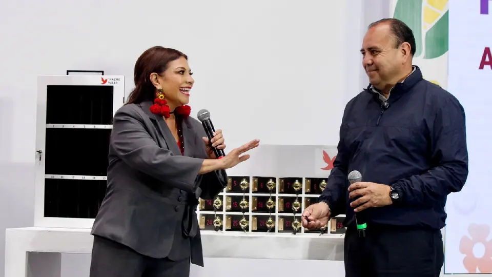 CDMX busca reducir los riesgos asociados al uso de redes sociales / RECORD