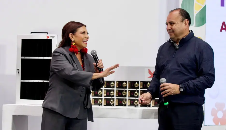 CDMX busca reducir los riesgos asociados al uso de redes sociales / RECORD