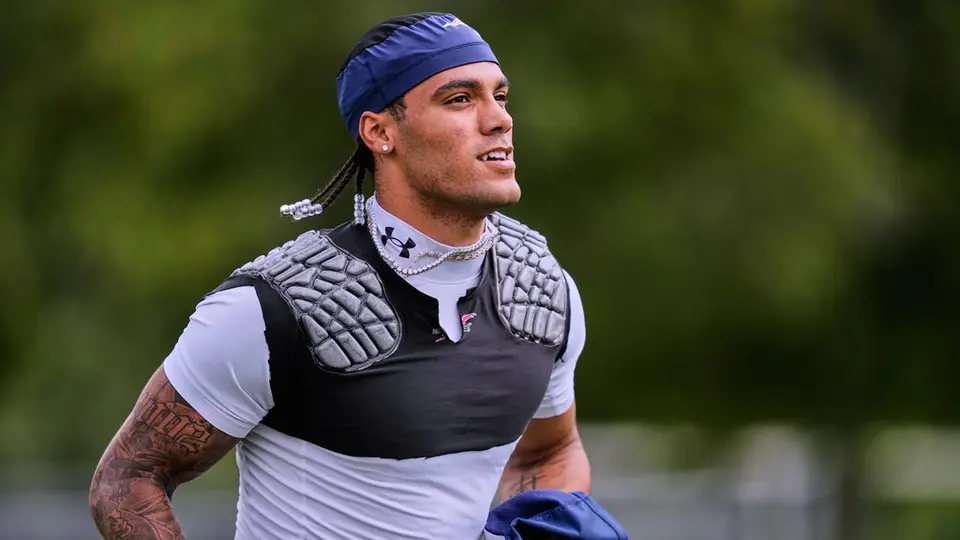El esquinero Christian González en entrenamiento con los New England Patriots | AP