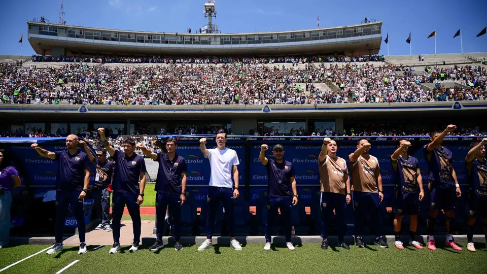 Cuerpo técnico de Esteban Solari en el partido de Pumas | IMAGO 7