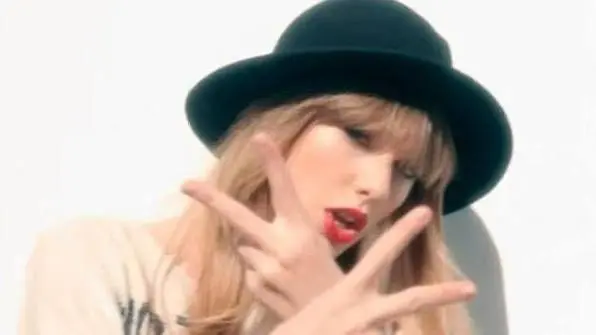 Taylor Swift dijo en una entrevista con la Recording Academy que a los 22 años se sentía acabada./I:@taylorswift