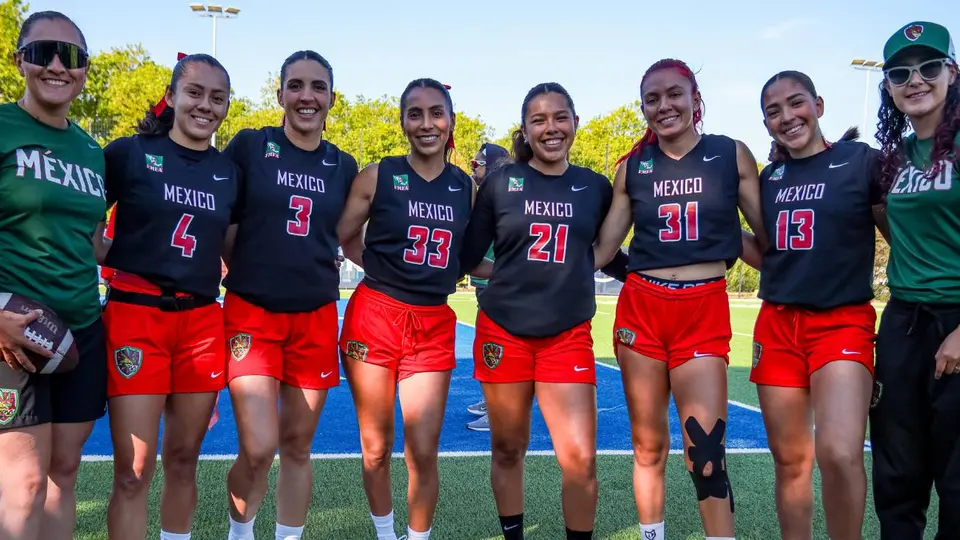 Diana Flores con el resto de las seleccionadas | FMFA