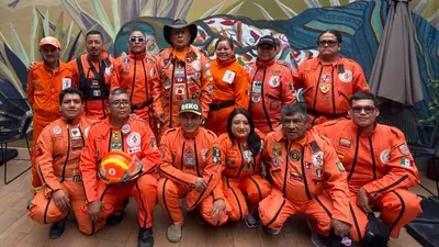 Topos Azteca regresan a México tras rescatar víctimas de los terremotos en Venezuela y Colombia