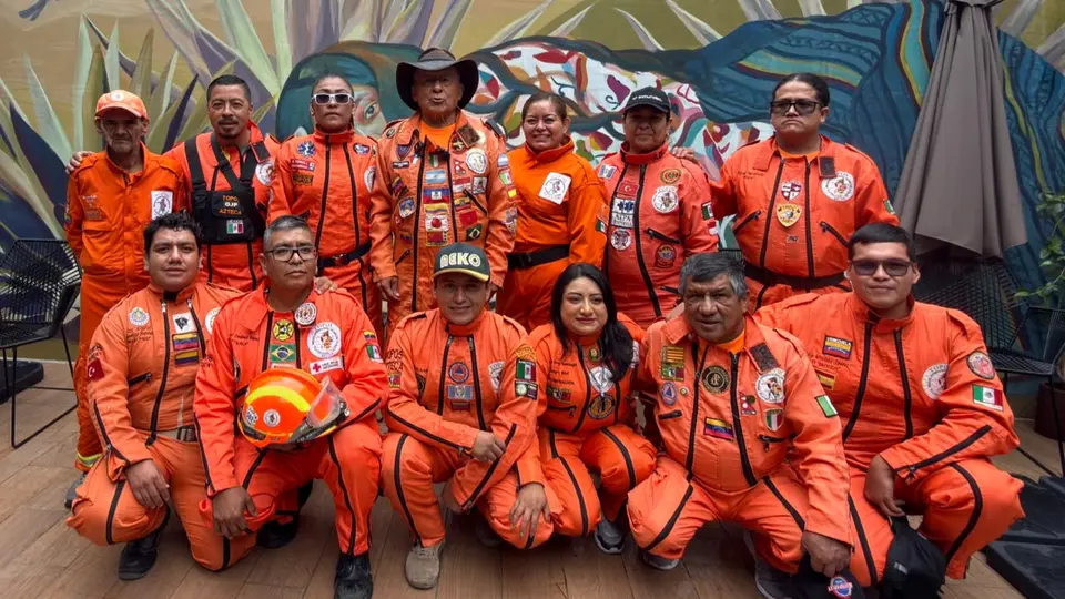 Topos Azteca regresan a México tras rescatar víctimas de los terremotos en Venezuela y Colombia