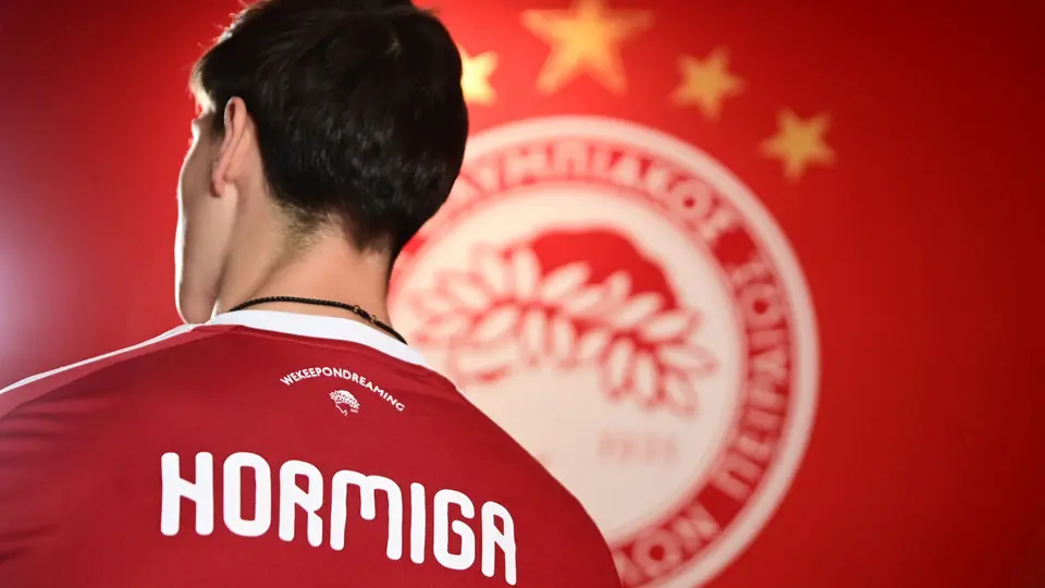 Armado 'Hormiga' González con Olympiacos | olympiacos.org