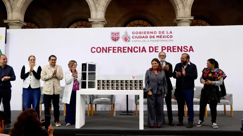 La estrategia busca proteger a niñas, niños y adolescentes en Internet / @ClaraBrugada