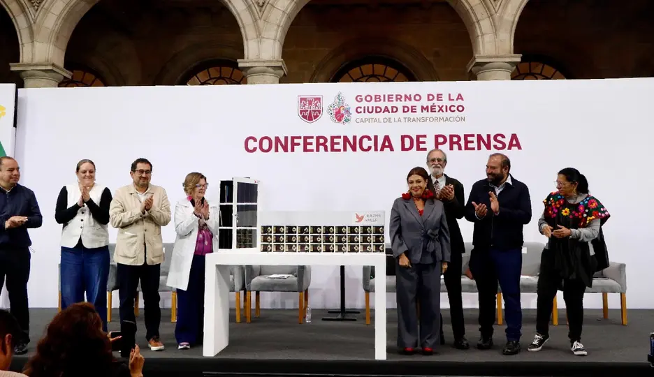 La estrategia busca proteger a niñas, niños y adolescentes en Internet / @ClaraBrugada