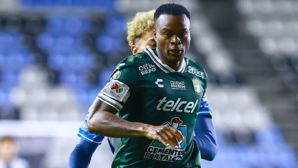 Stiven Barreiro siendo capitán de León | MEXSPORT
