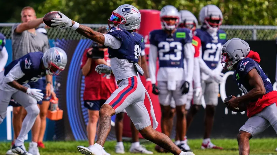 Christian González, durante el campo de entrenamiento de la NFL con los Patriots | AP
